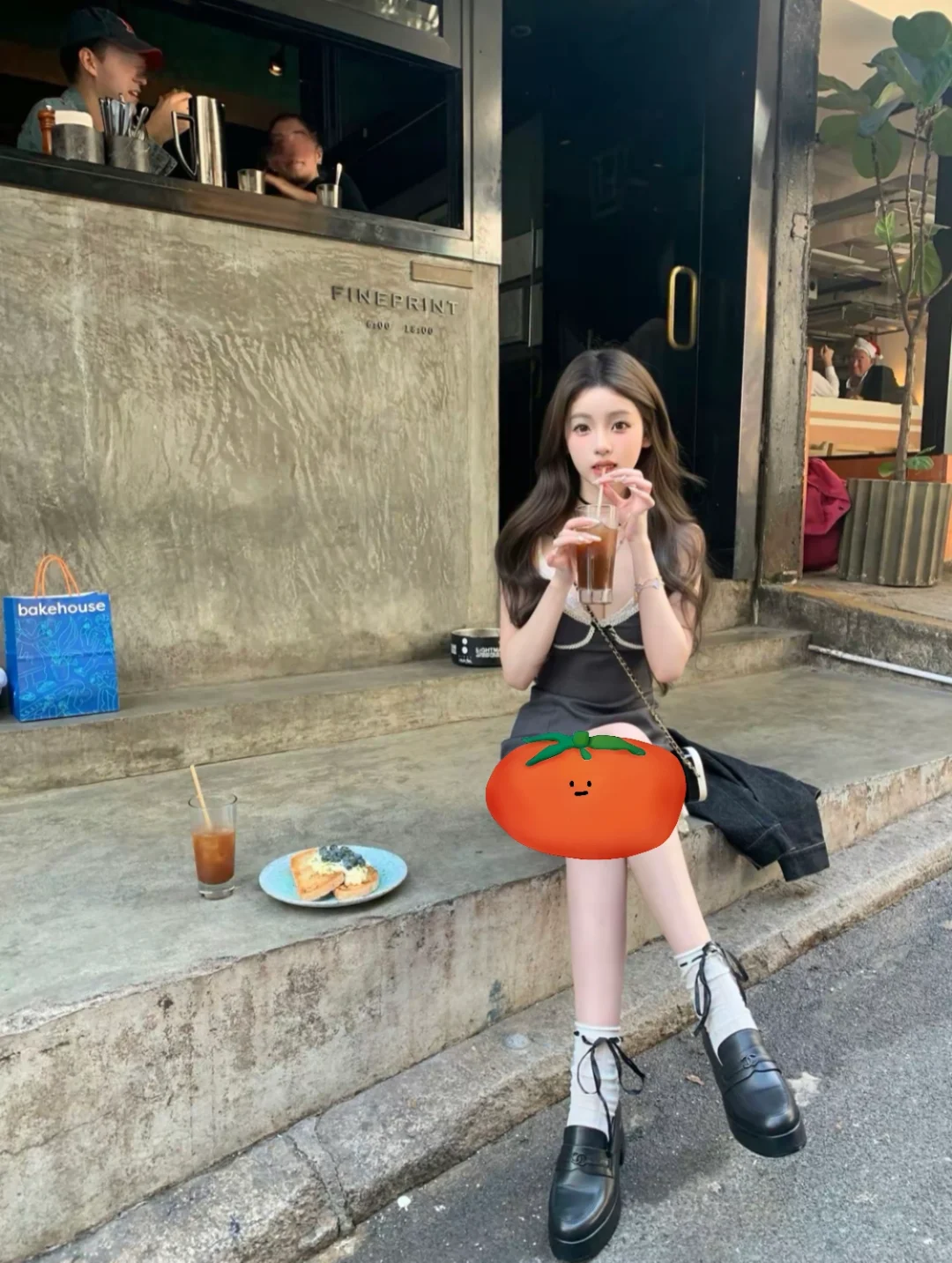 女大学生蹲摄影师📷