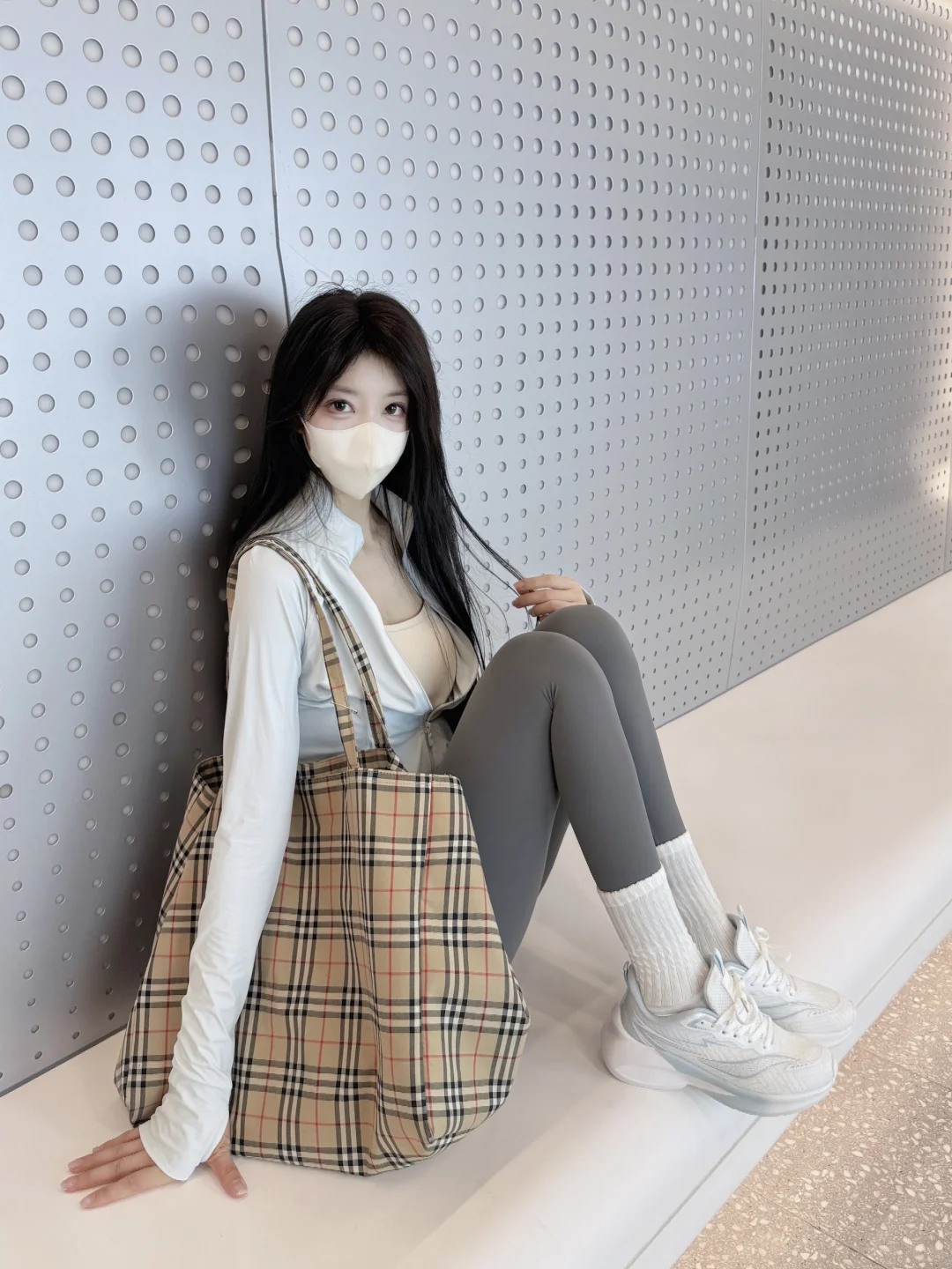 瑜伽女孩的春夏氛围感