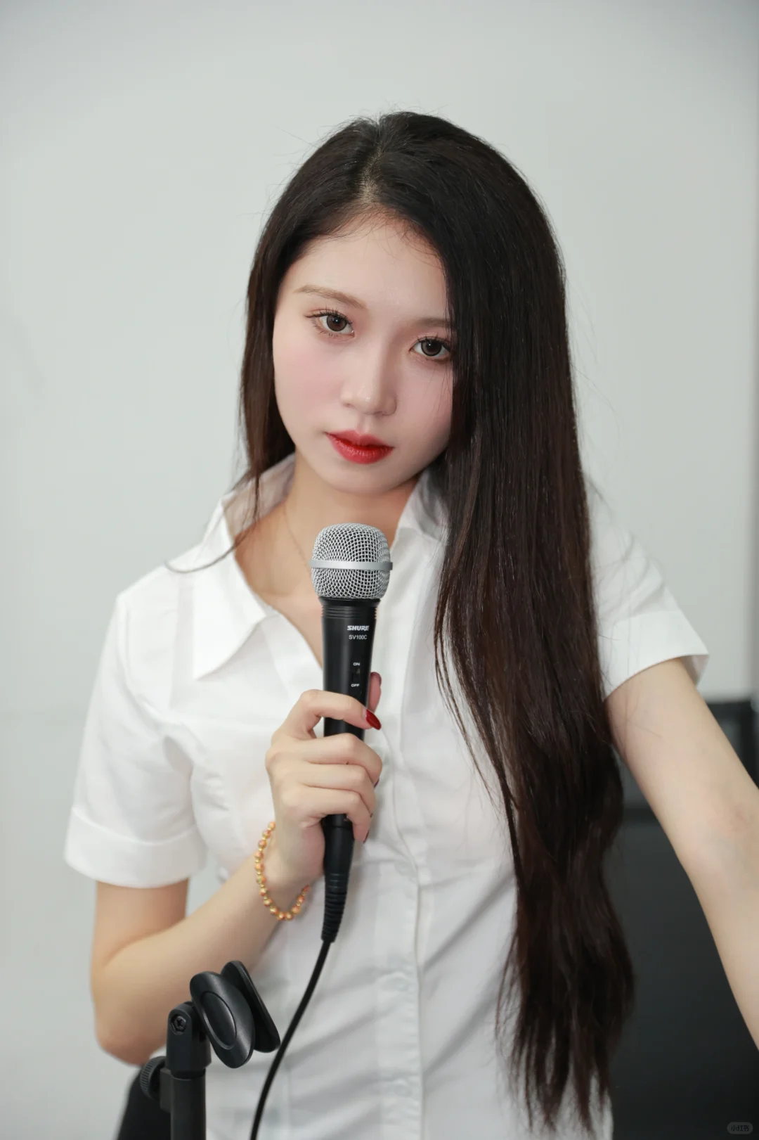 这样斯文优雅的数学女老师你喜欢吗？
