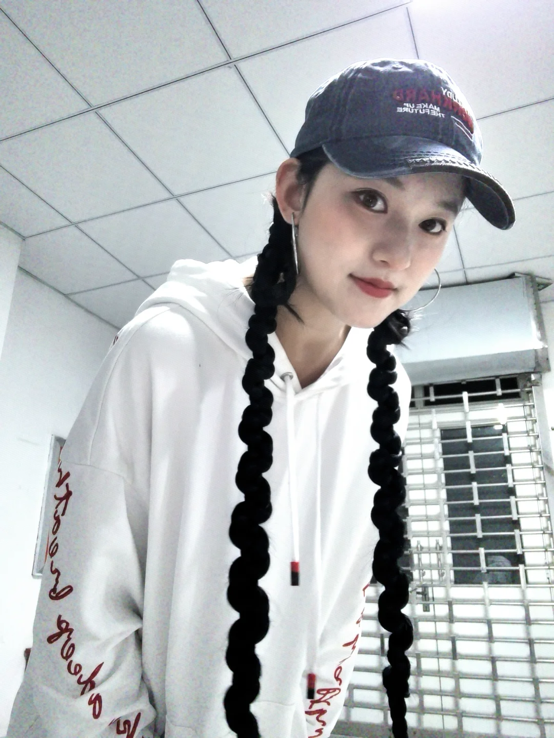 长得甜 想要酷 就得靠 长辫子