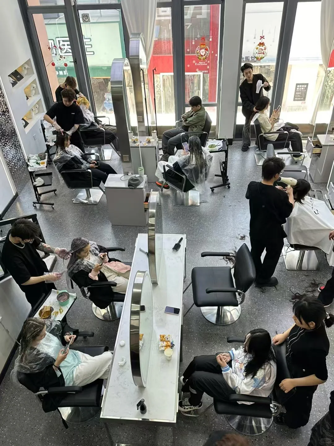 💈这家理发店让我从“头”美到脚！