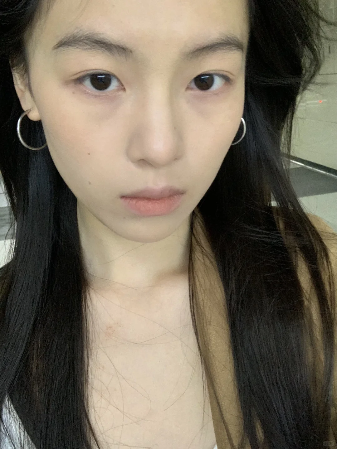 迷人的黑眼圈和眼袋