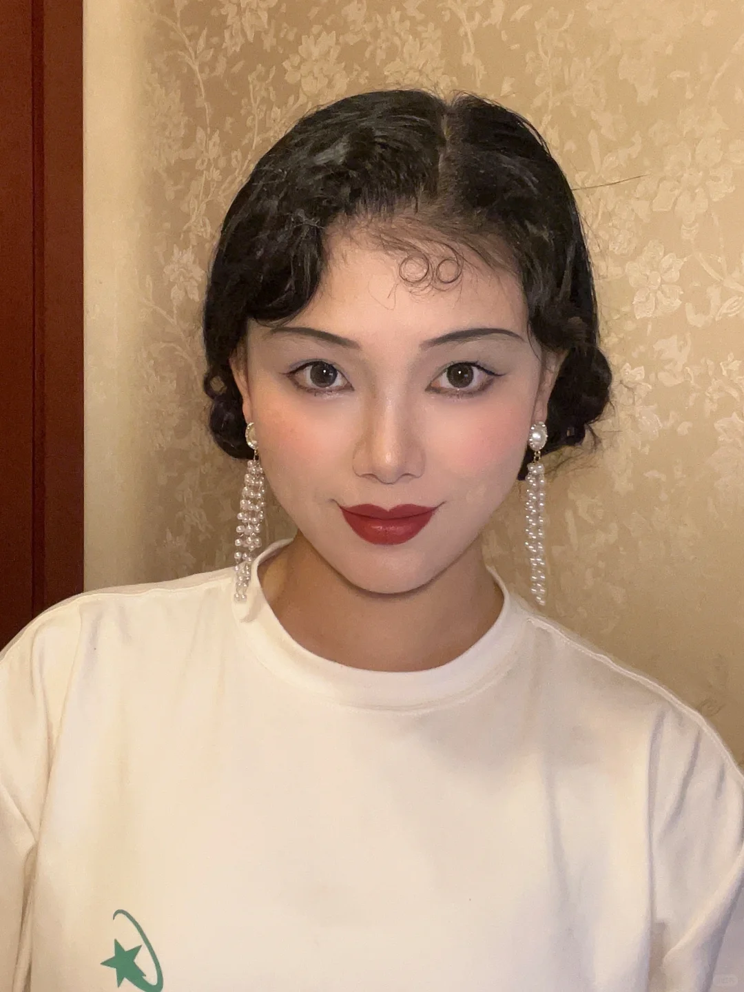《不穿旗袍穿T恤的摩登女郎》