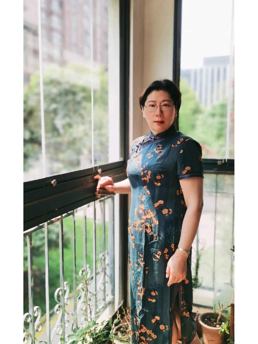 旗袍只是一件日常穿着的服装。