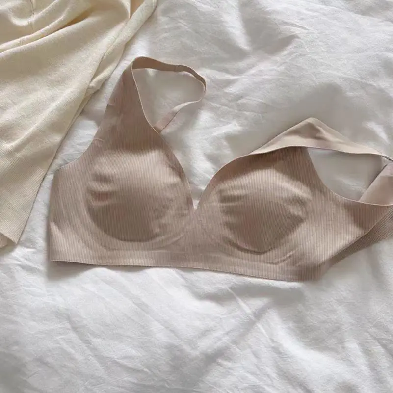 纯色大胸显小内衣女无痕隐形防下垂收副乳文