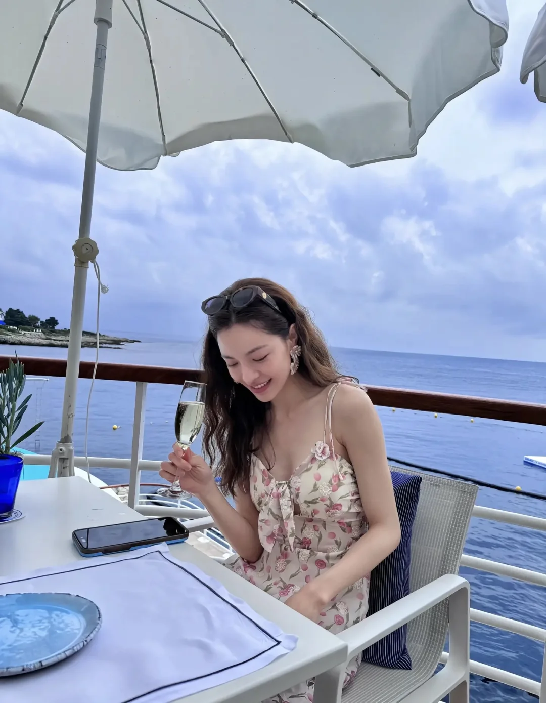 钟楚曦｜妆越淡人越美