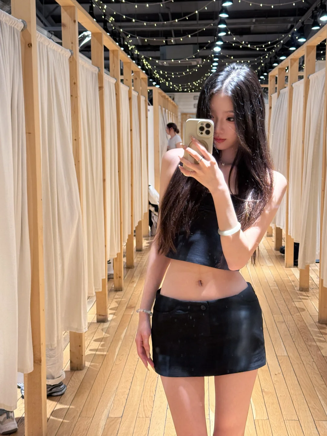 不是服表生 就是纯身材好