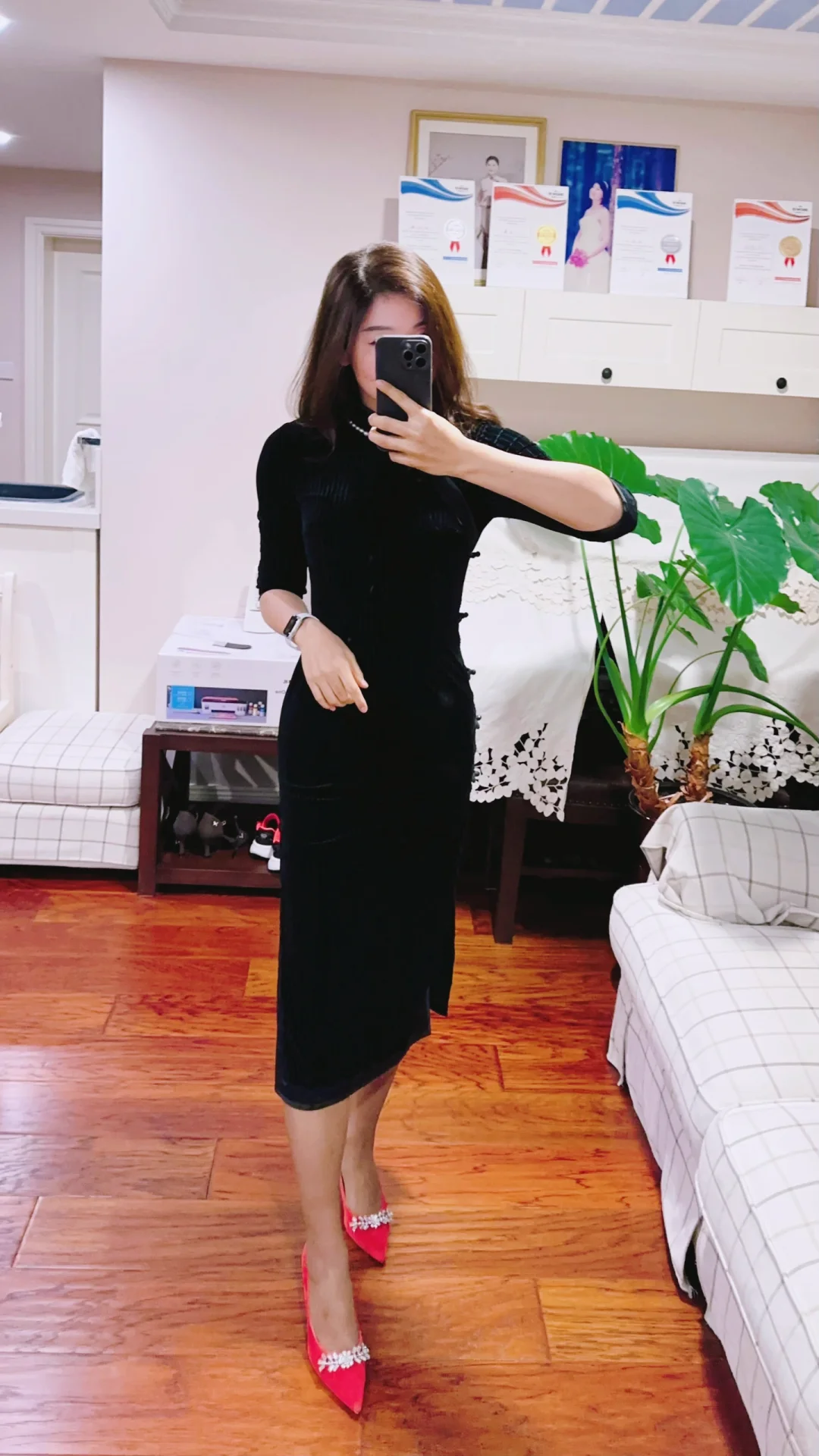 优雅转身的小姐姐，一袭旗袍诠释东方的美