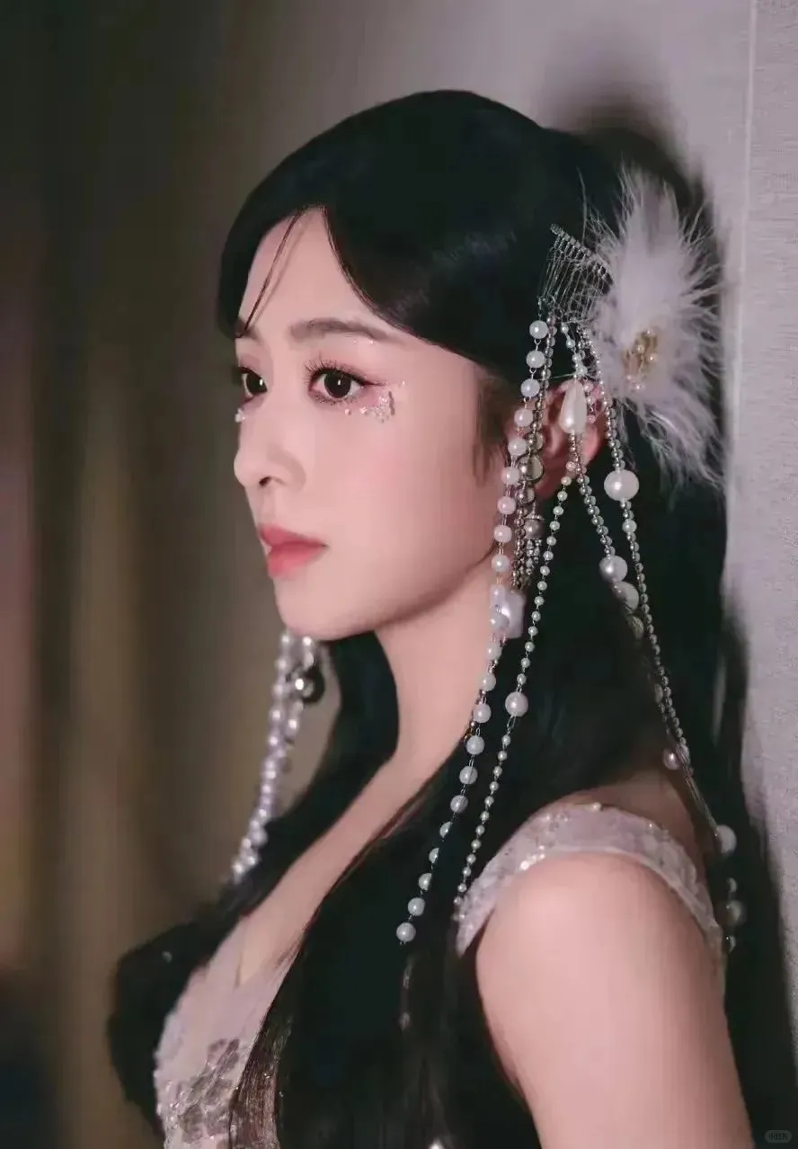 张含韵｜甜度不减当年，身材还饱满有型