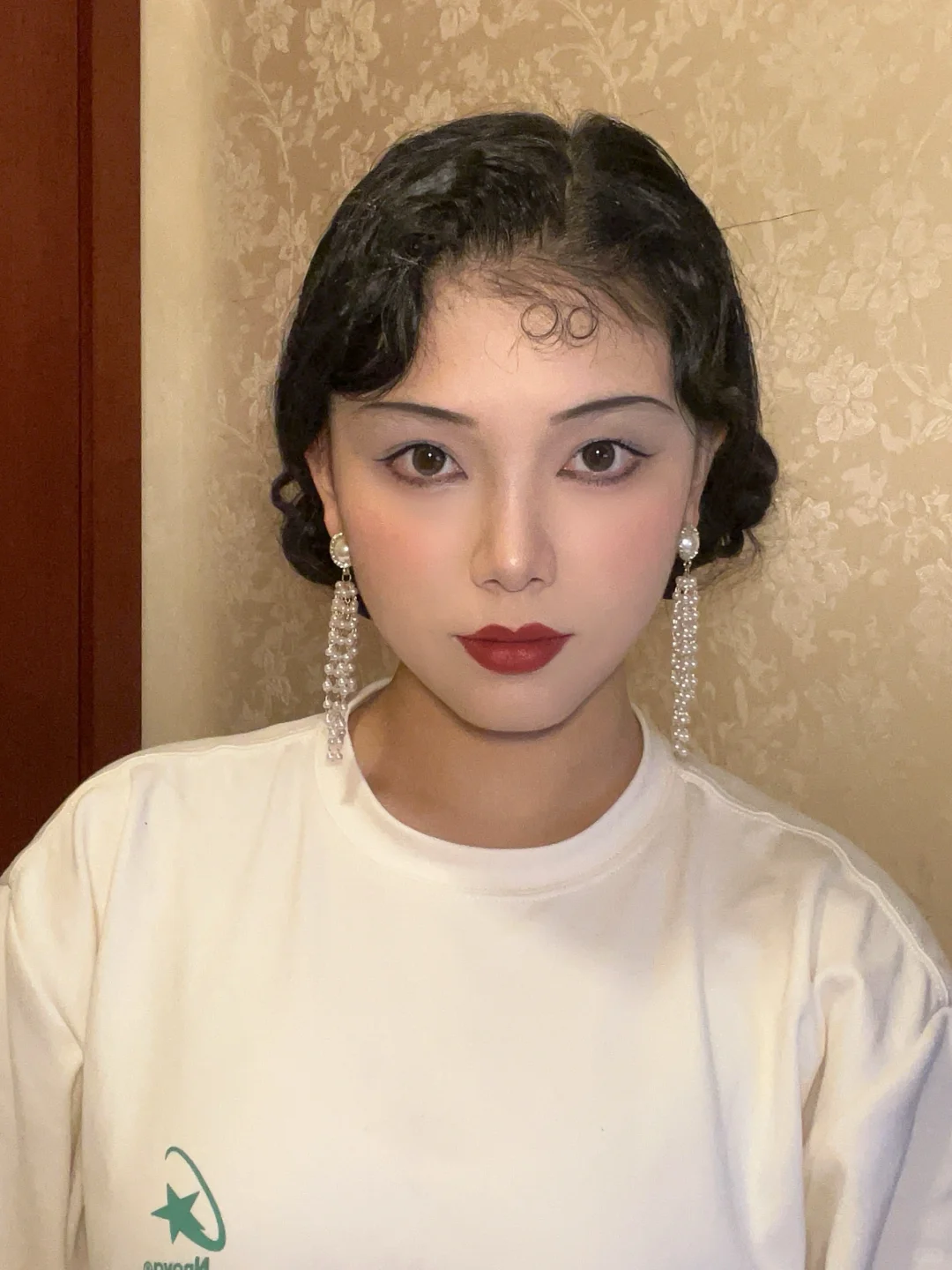 《不穿旗袍穿T恤的摩登女郎》