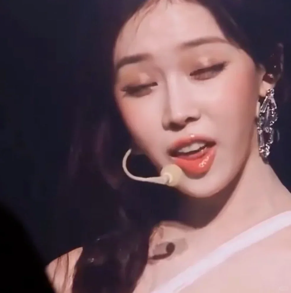 我们氡氡是纯天然美女哦，绝对不整容