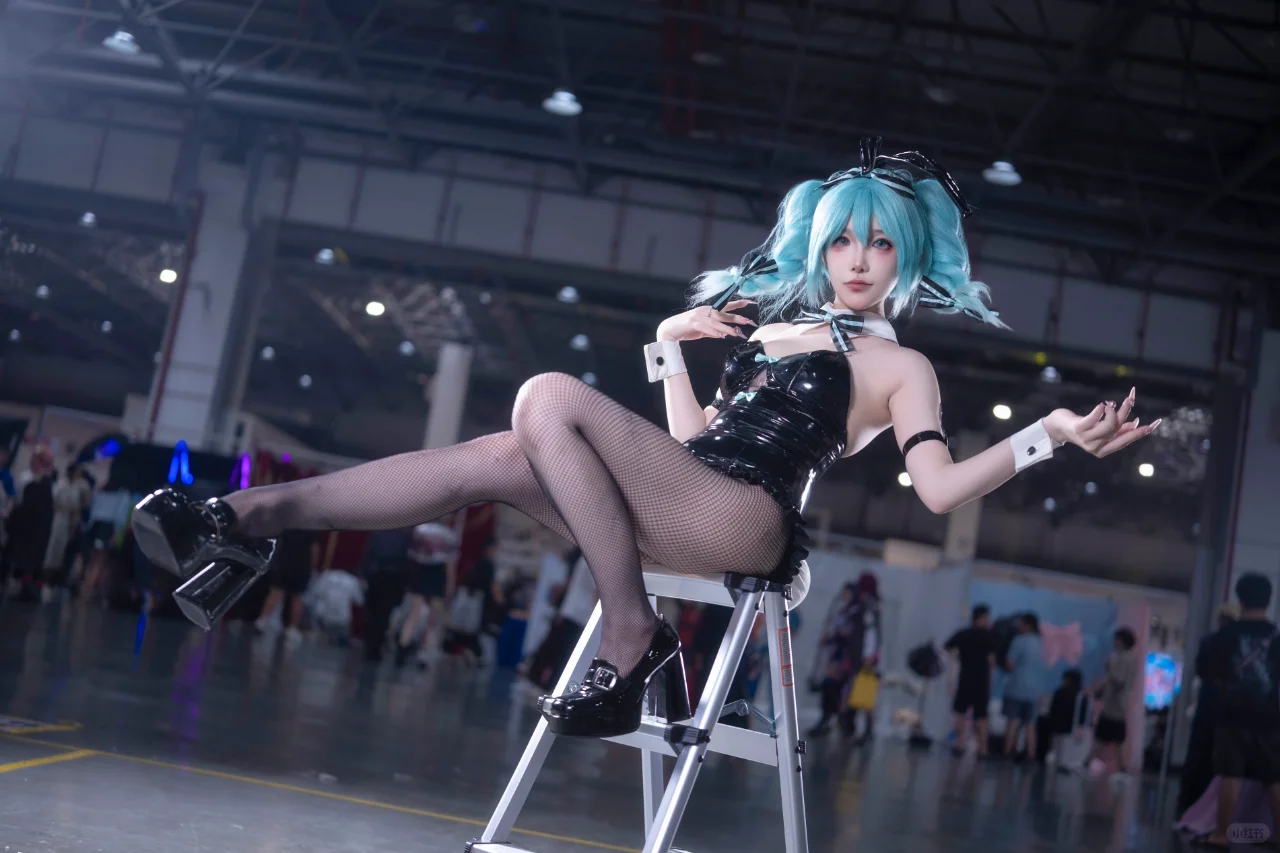 初音未来兔女郎cos场照