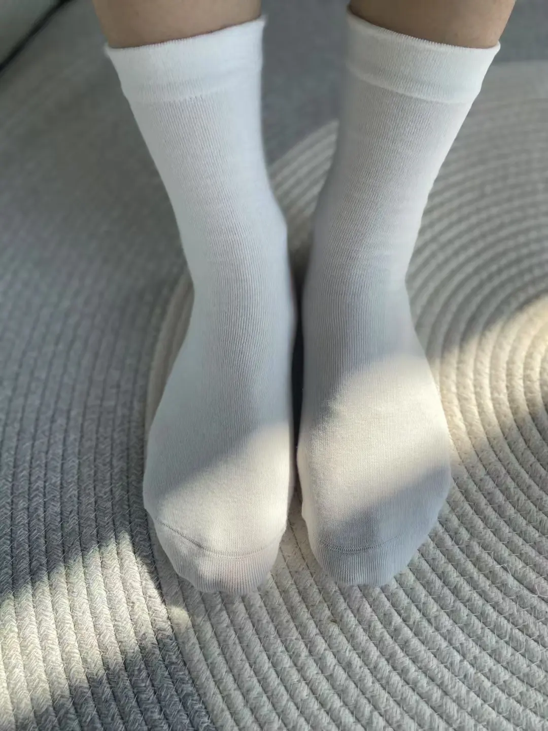 谁懂啊这软糯的小白袜~舒服舒服!!