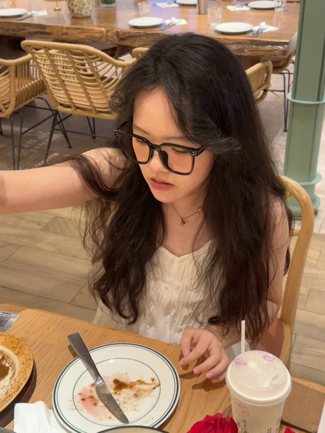 女孩 请爱每个体重的自己
