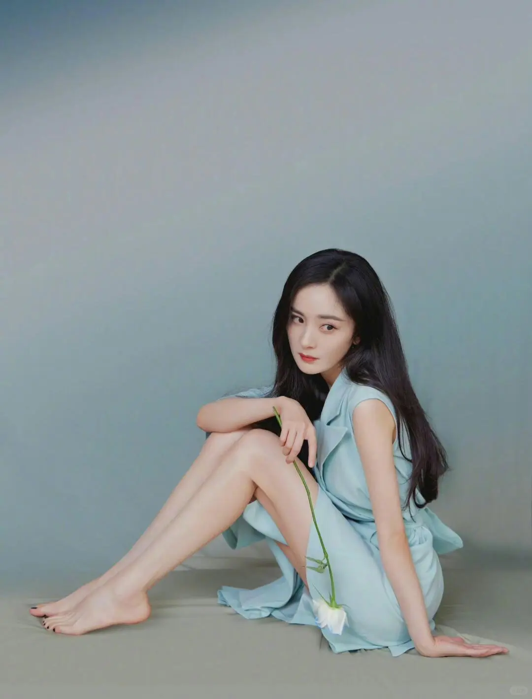 杨幂这双美腿大家喜欢吗