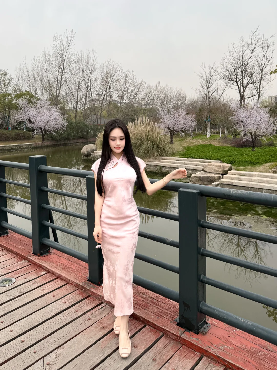 朋友说我平时一般，穿旗袍绝了