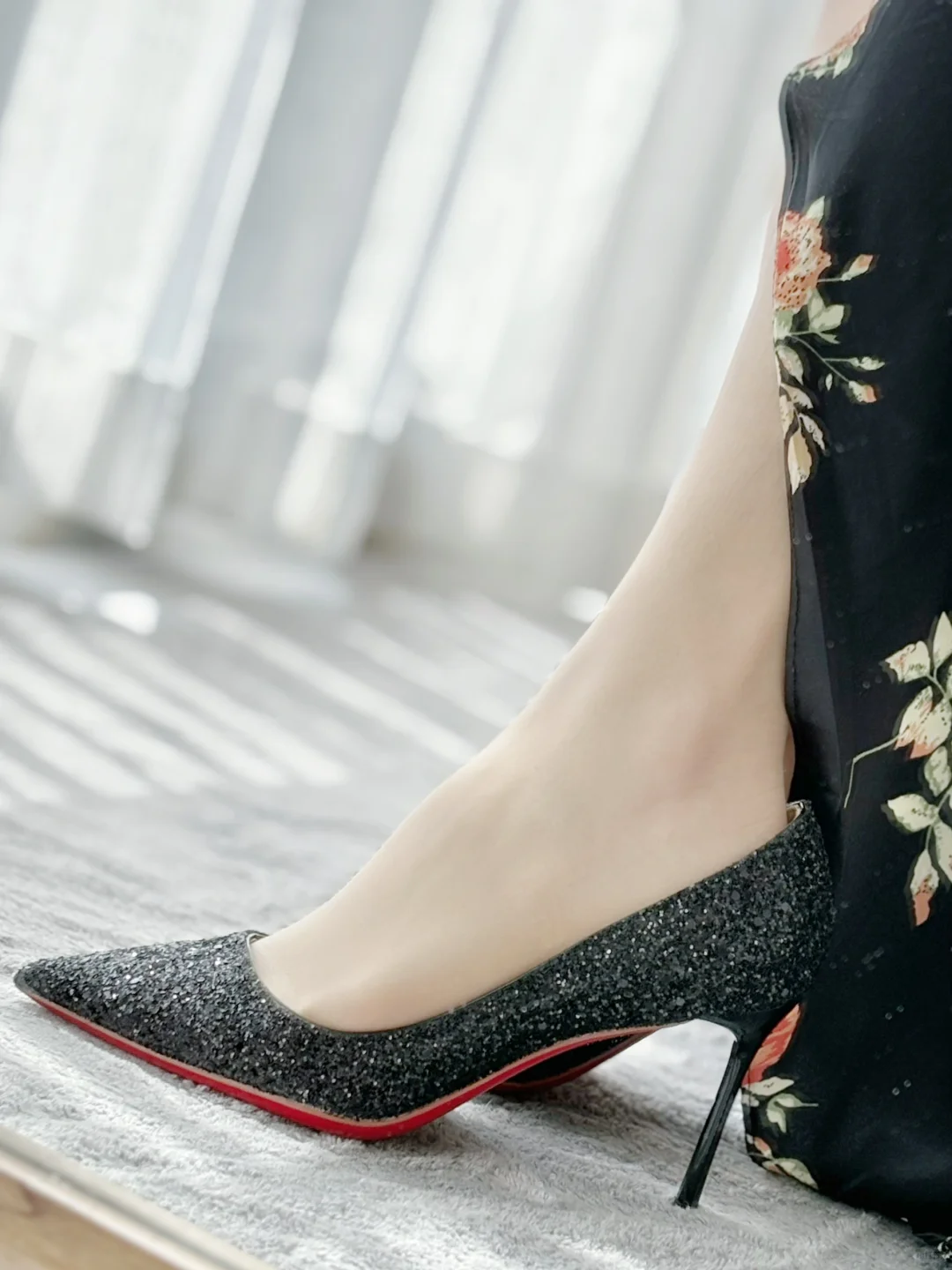 听说红底高跟鞋👠是女生的秘密武器？