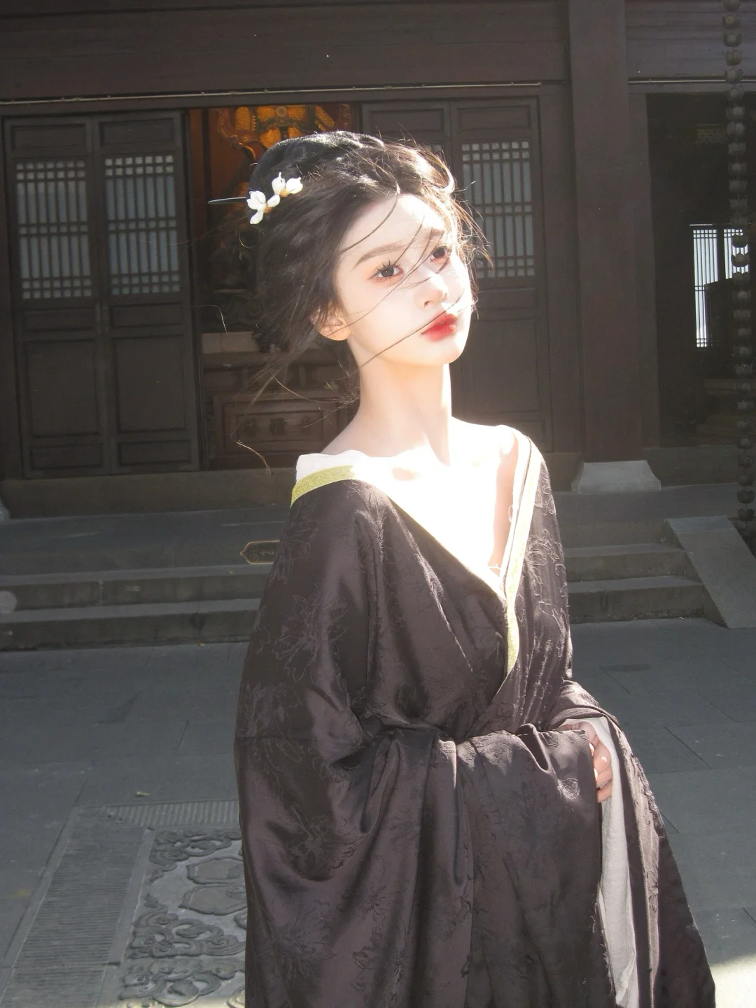 “你闻 今晚的风是杜鹃花香”