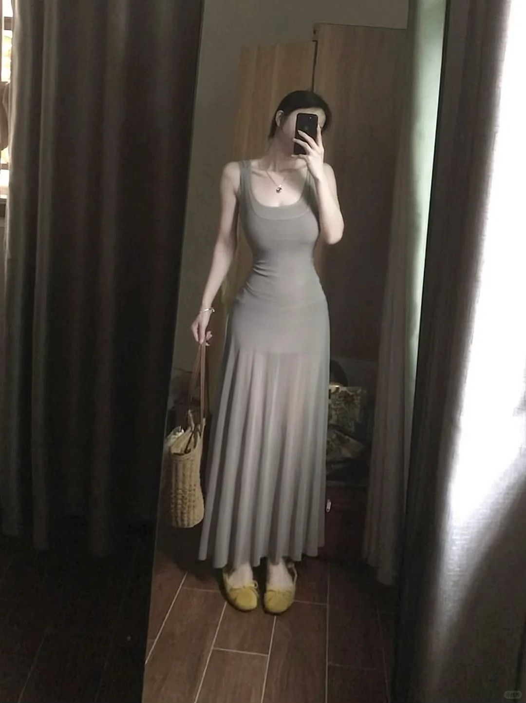 气质简约清冷美女感还得灰色系穿搭～