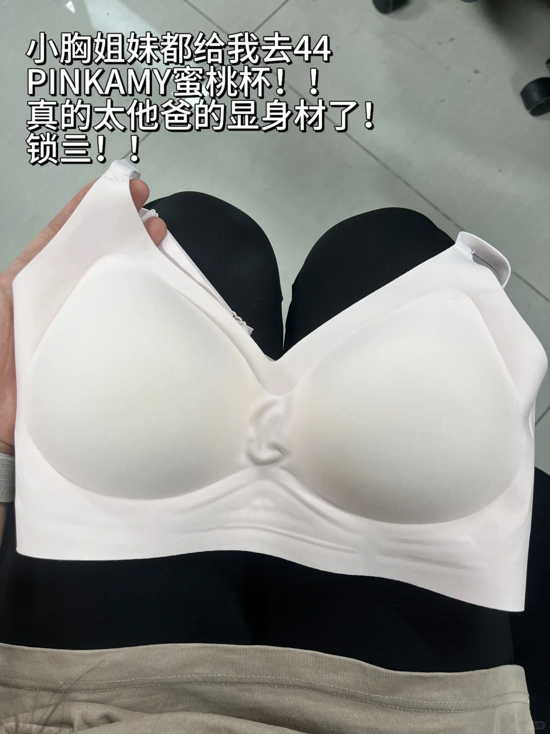 图书馆偷拍到一个身材巨好的女生