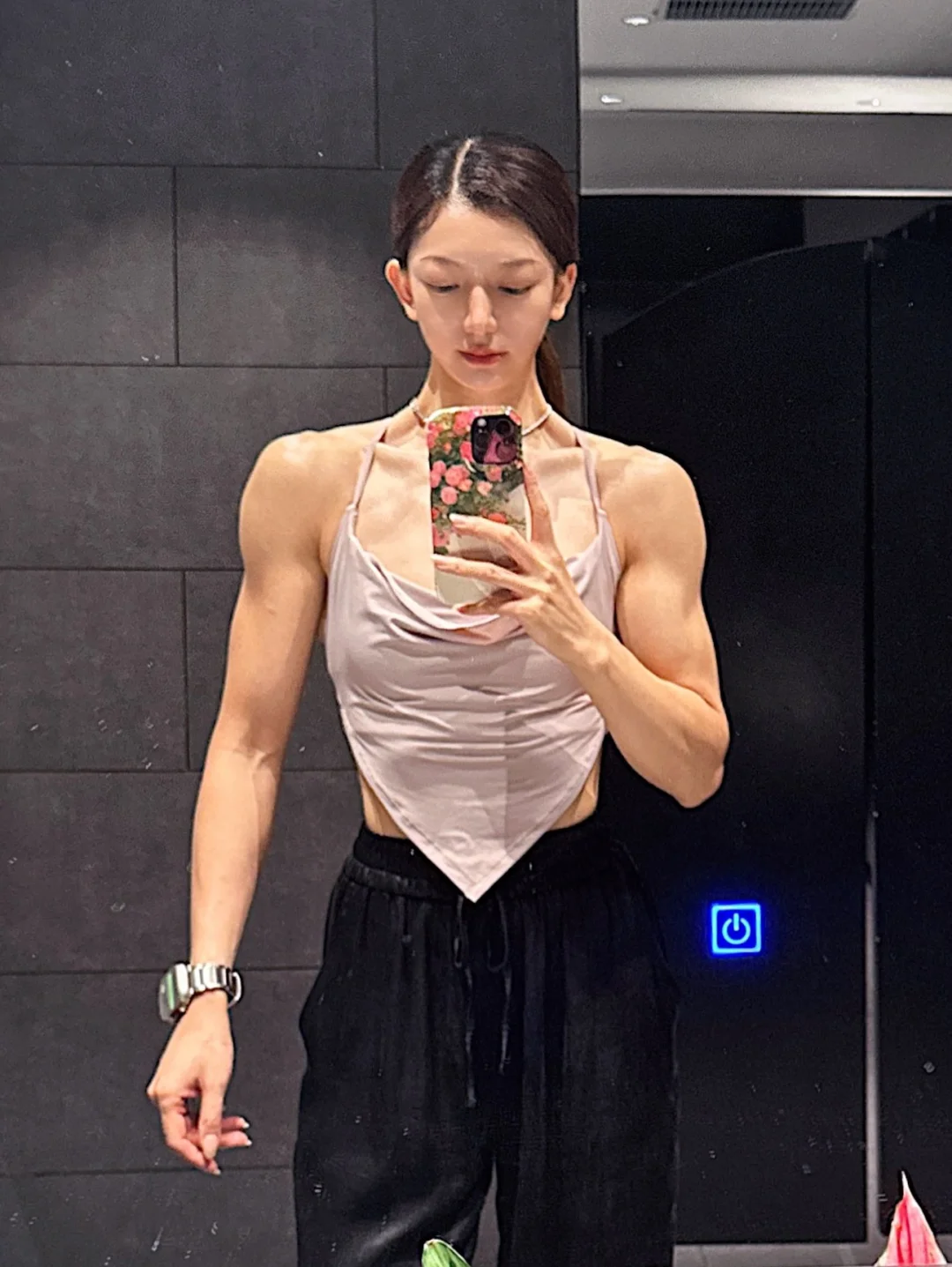 主要追求一个钢铁直女感