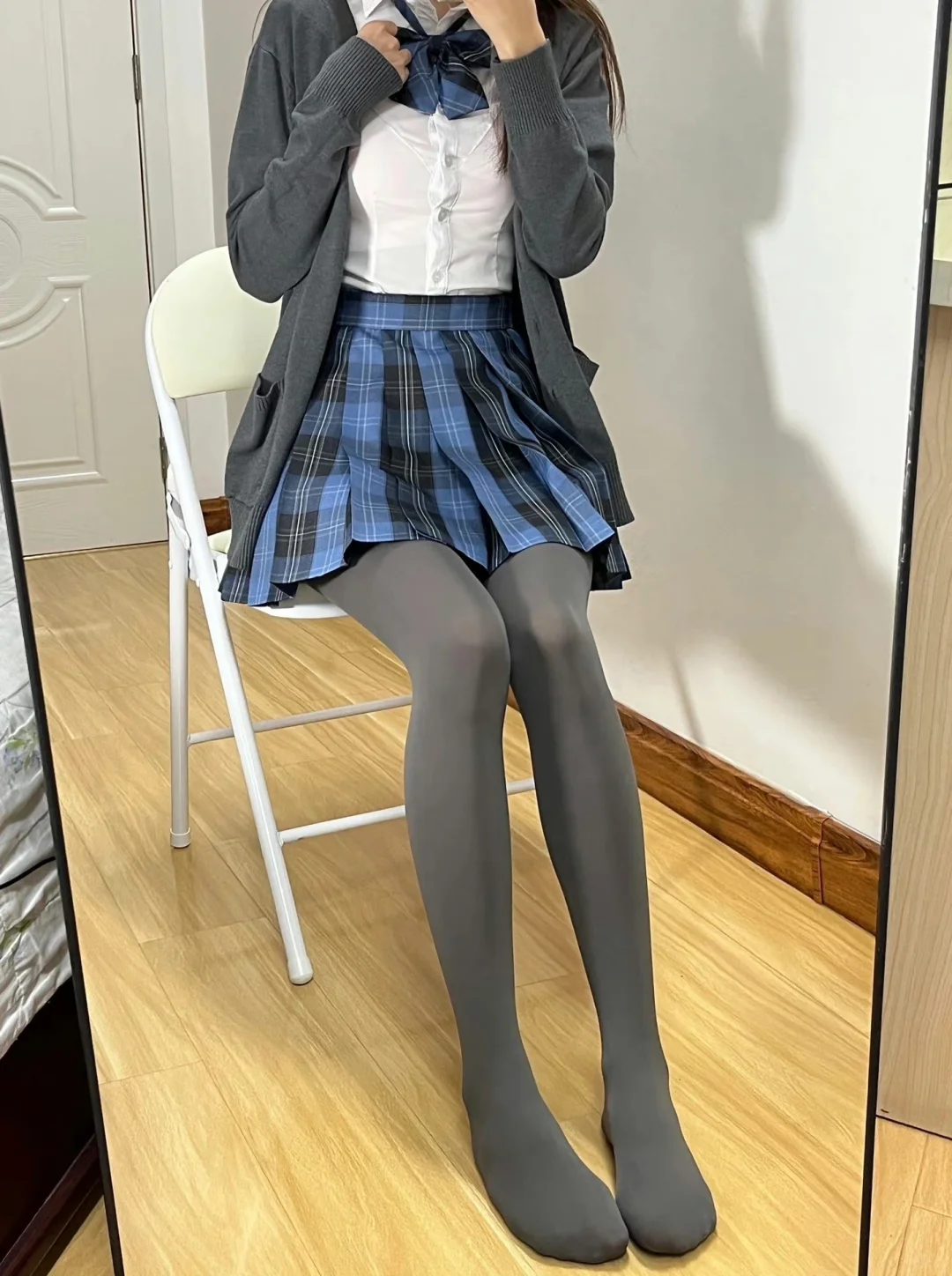 豆灰色居然这么好看！ jk配豆灰色打底袜原来
