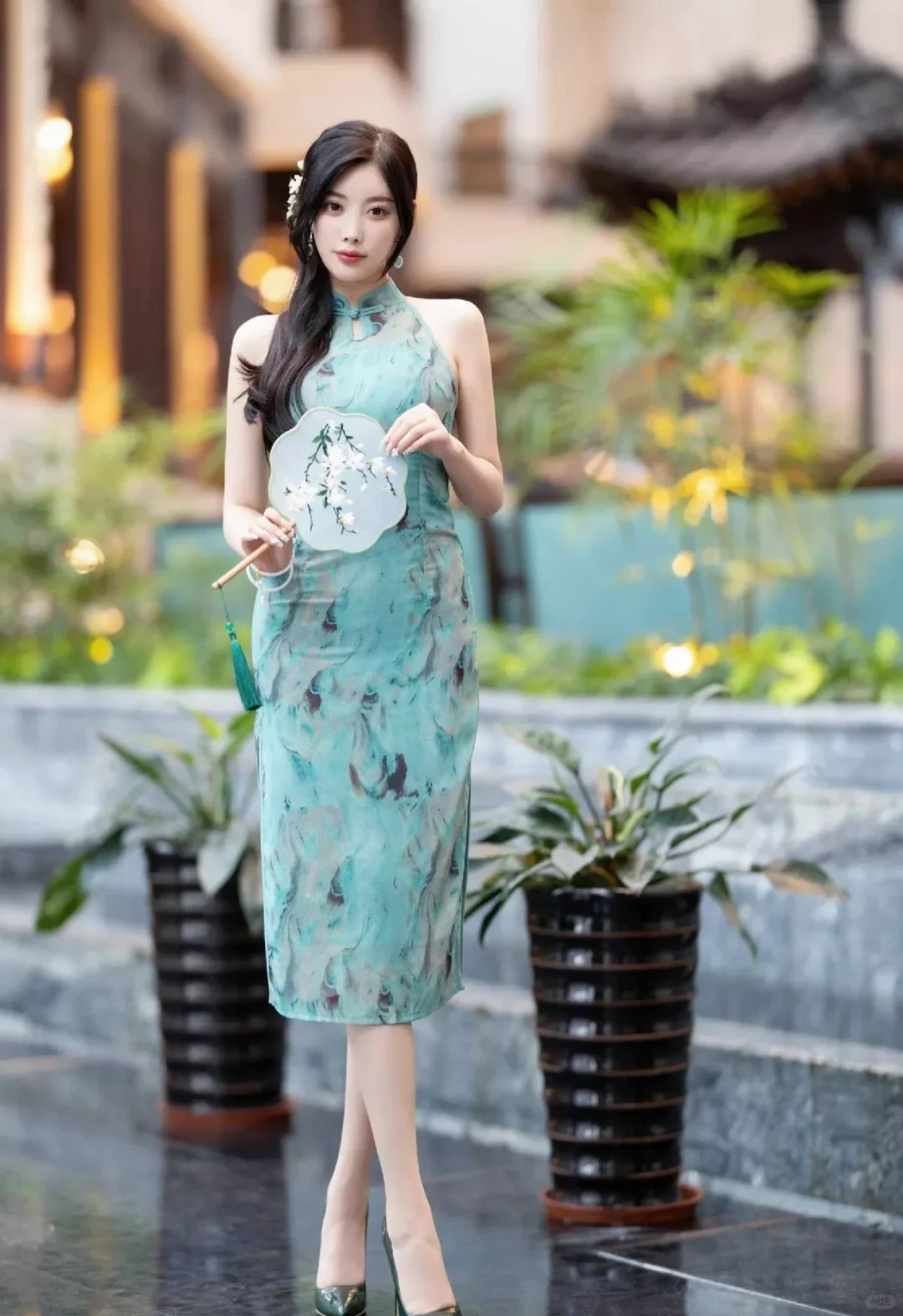 写真‖高级感暗绿色旗袍丝袜美腿女神