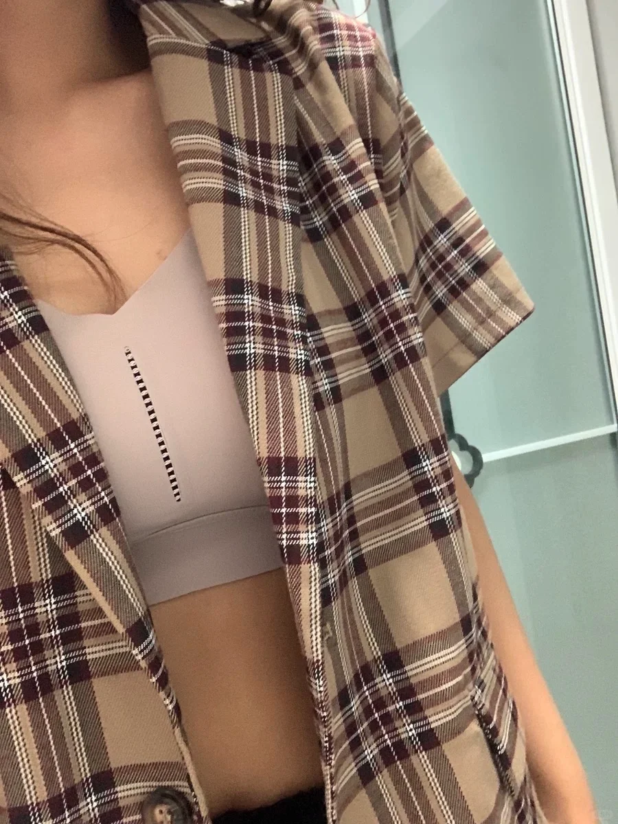 不是？那个女孩喜欢胸那么大啊？