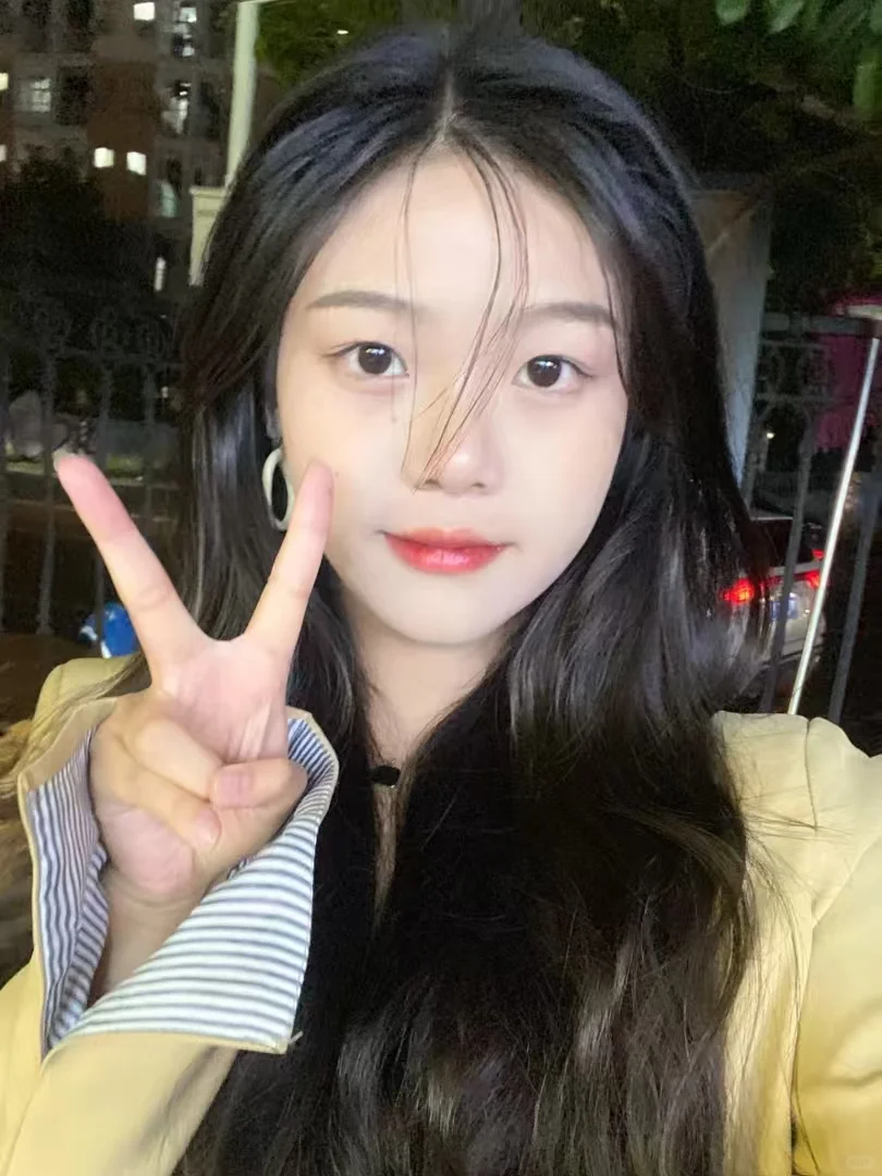 今日份自拍，还是小美女一枚