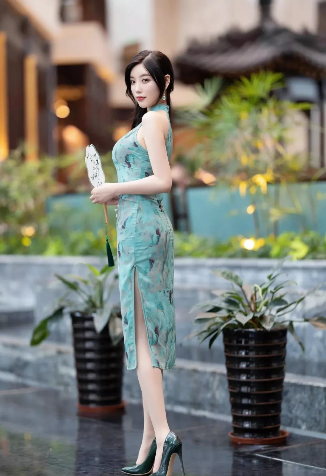 写真‖高级感暗绿色旗袍丝袜美腿女神