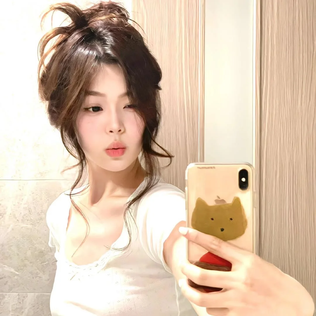 𝙒𝙚𝘾𝙝𝙖𝙩高级感女生头像