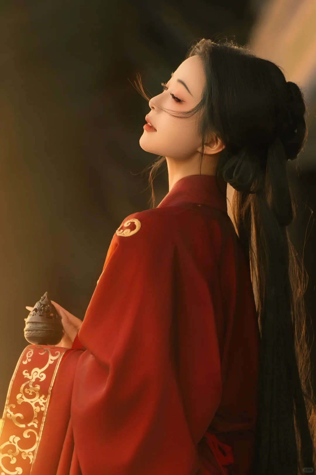 西安城墙战国袍，像极了小说女主角。