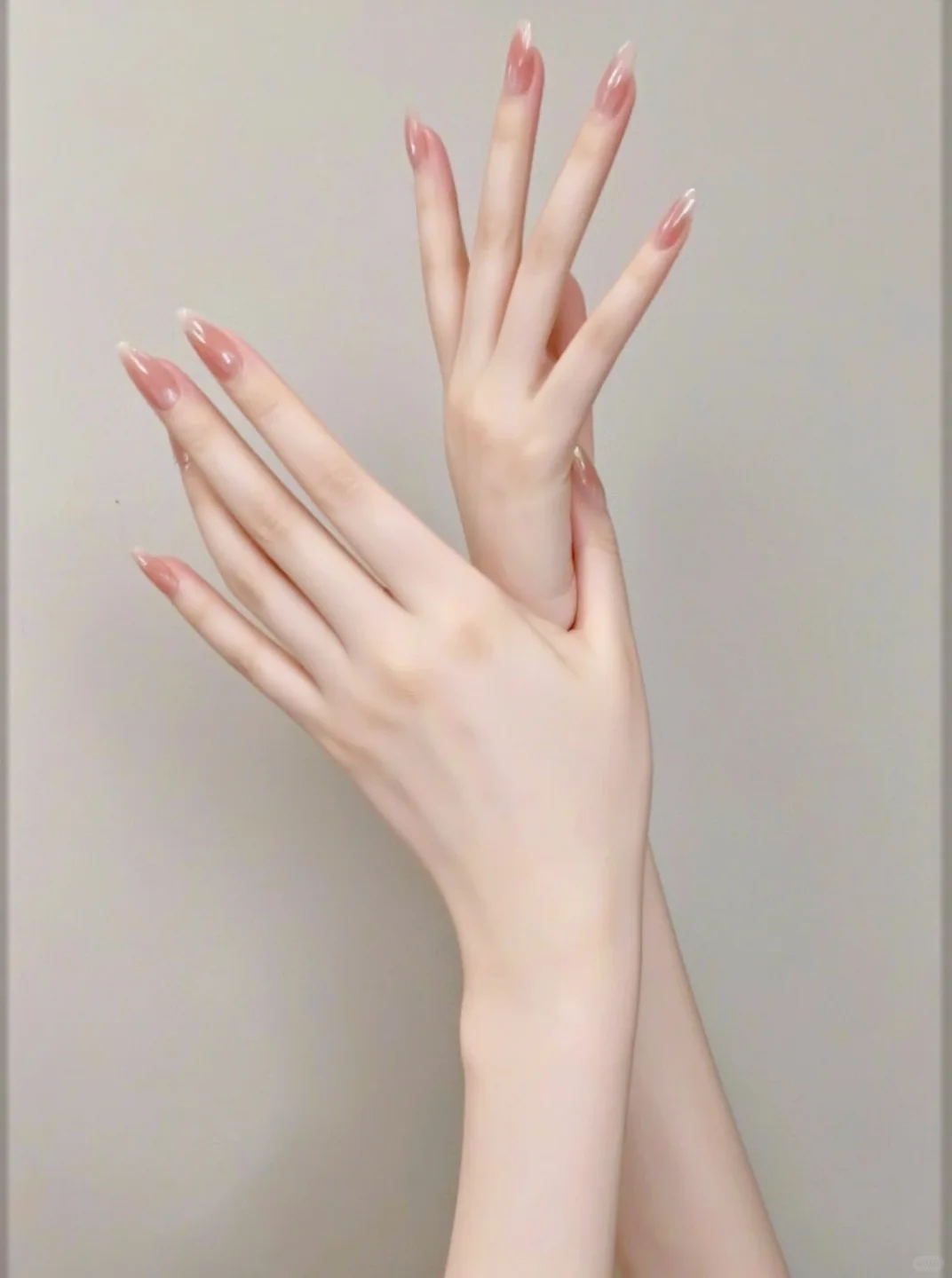 都说手是女孩子的第二张脸