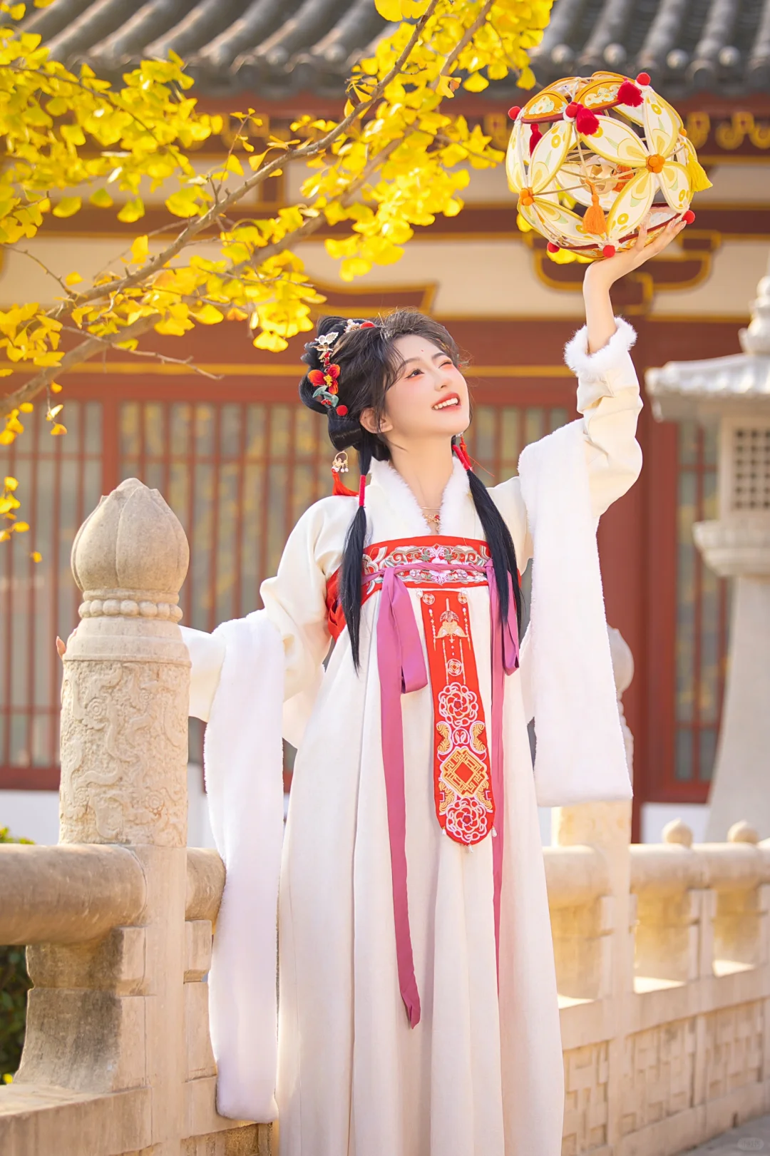 “小姐 别玩了 老爷来抓你啦！” ｜银杏