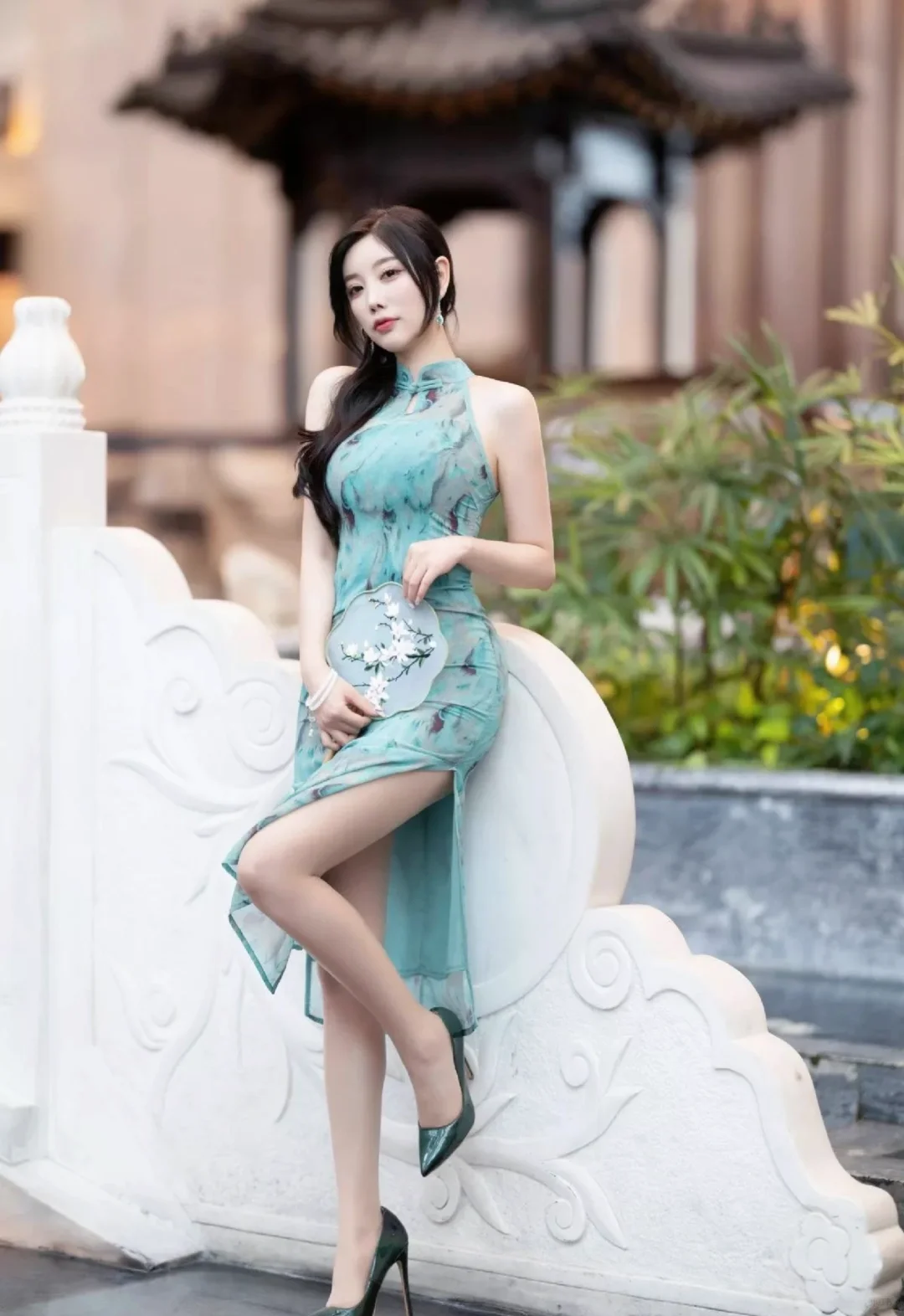 写真‖高级感暗绿色旗袍丝袜美腿女神
