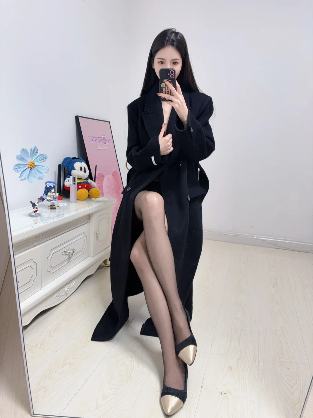 黑衣配黑丝
