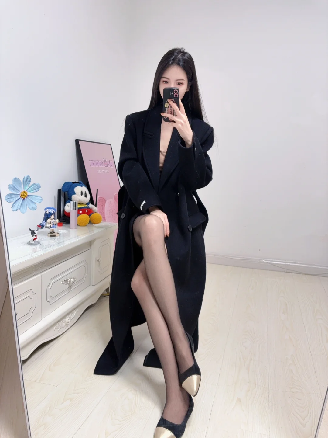 黑衣配黑丝