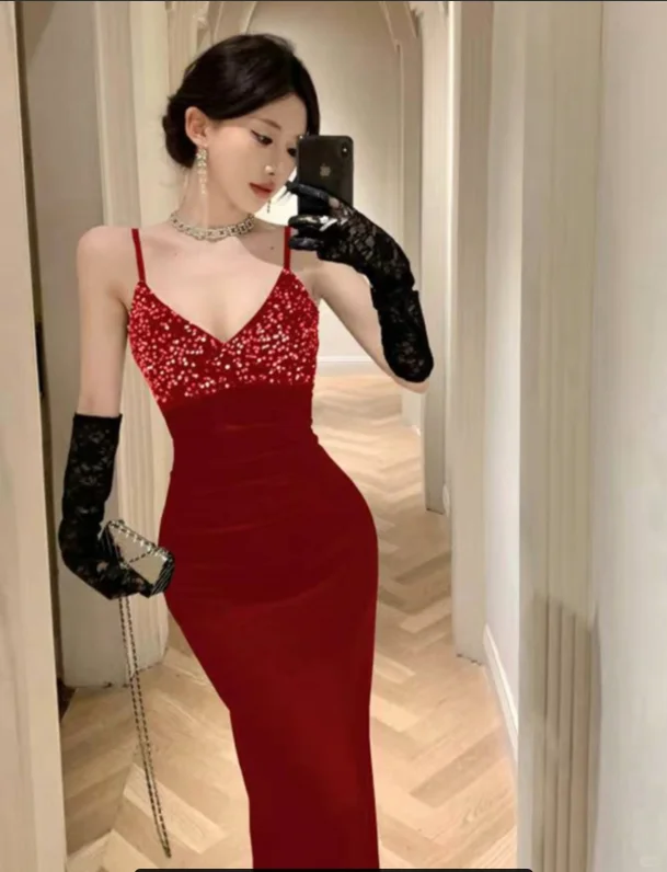 性感深V亮片礼服裙，显瘦又迷人✨”