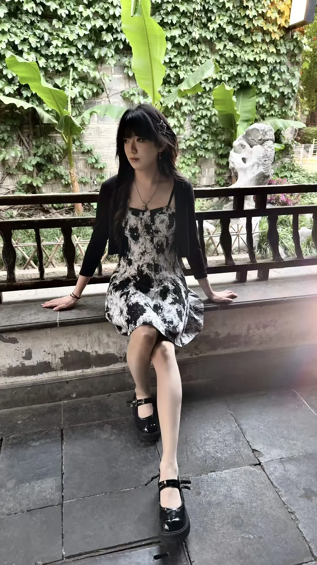 两双长腿 猜猜谁是真正的女装大佬？