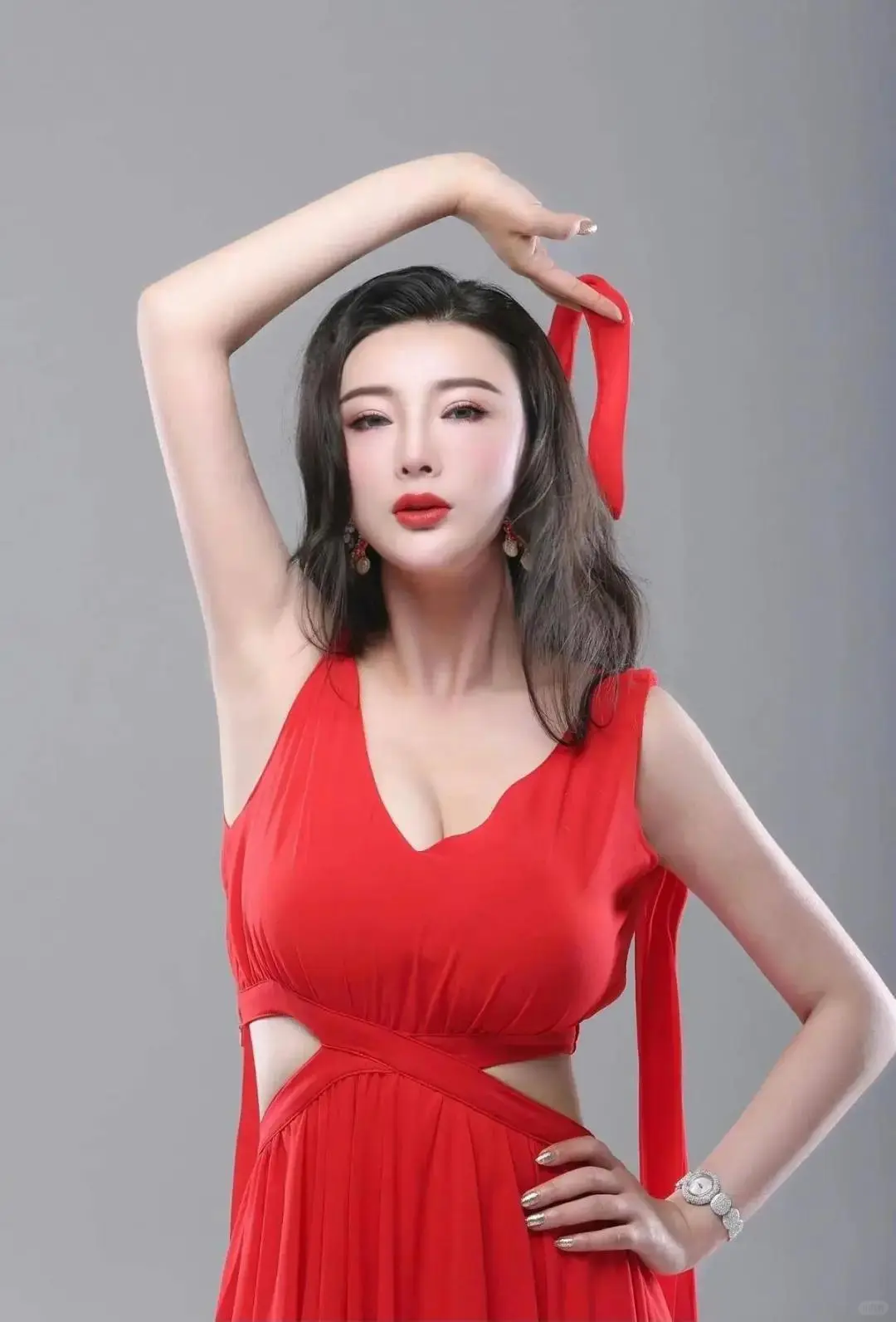 王李丹妮穿瑜伽裤身材太丰满，不太适合运动
