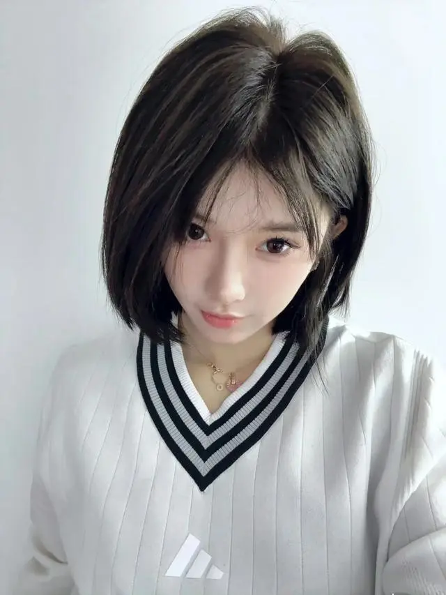 吴艳妮大秀逆天大长腿！网友惊呼