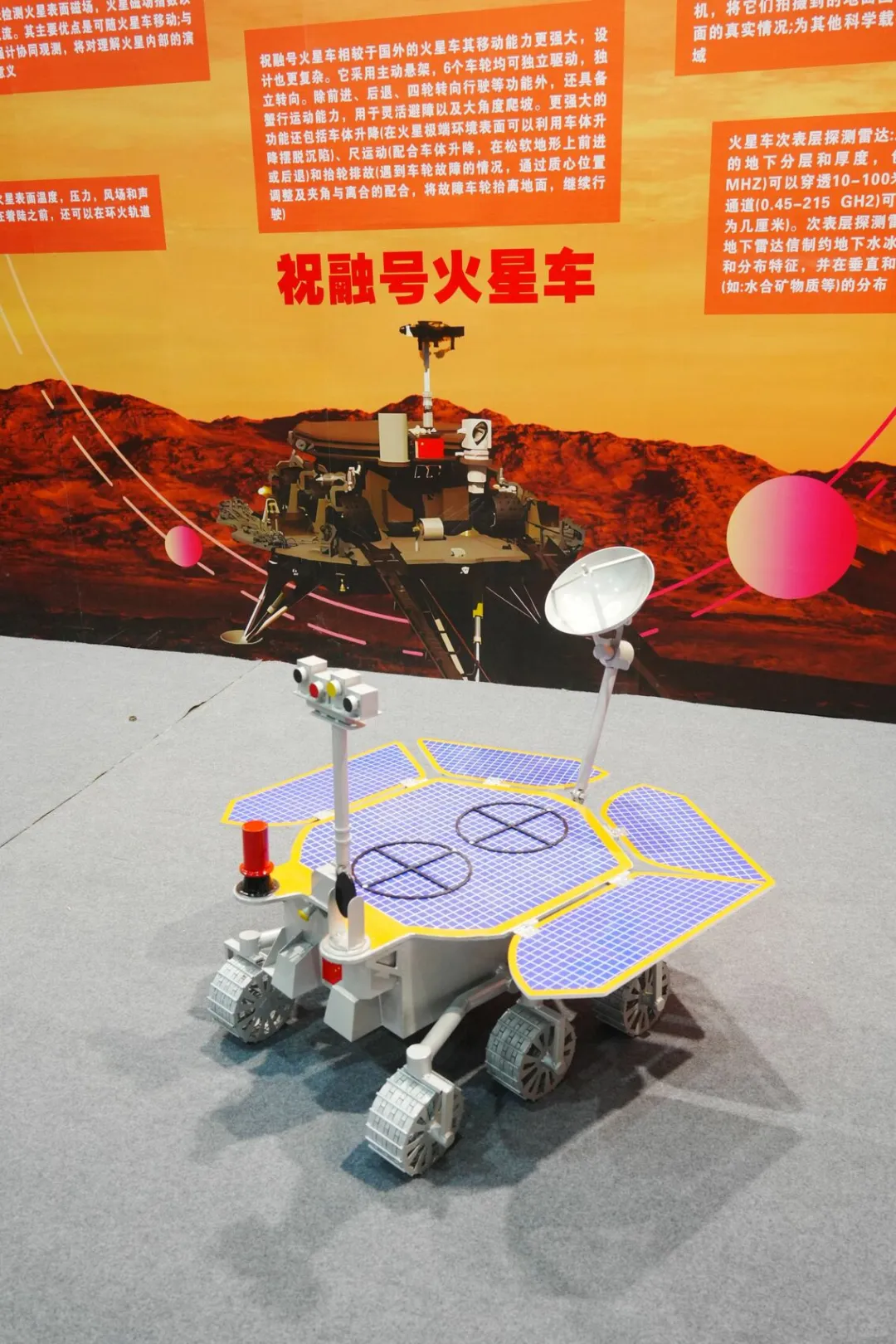 宇航员没抢到票，我替他先来月球体验~