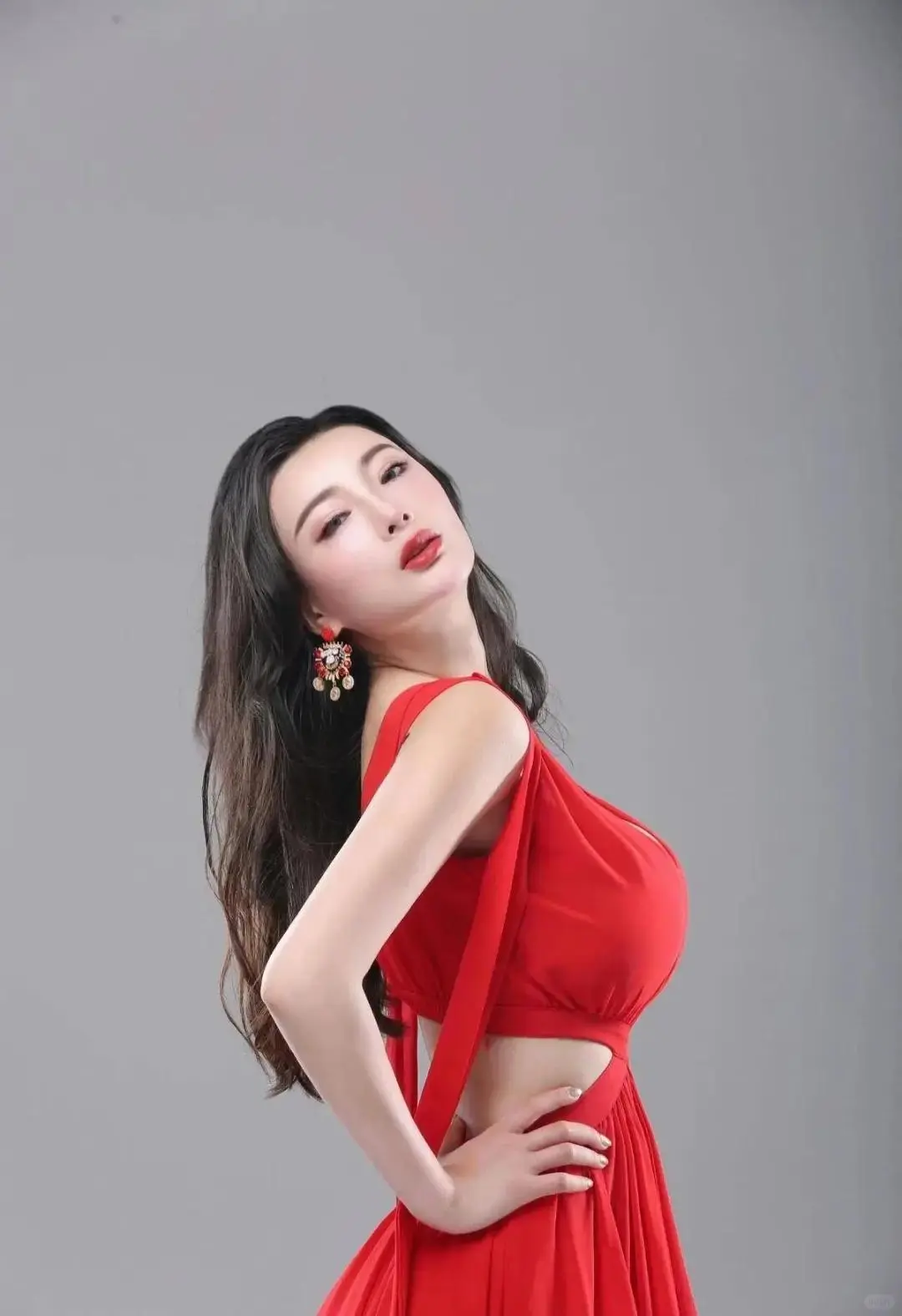 王李丹妮穿瑜伽裤身材太丰满，不太适合运动