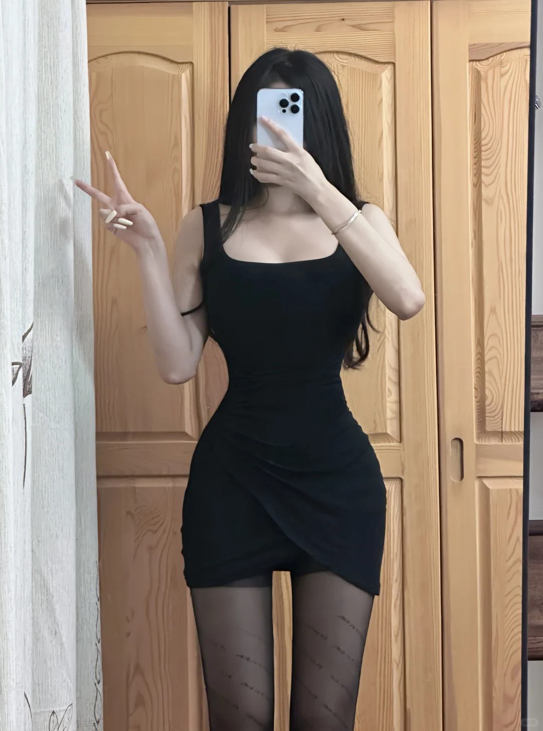 小黑裙配黑丝～永远的神💗