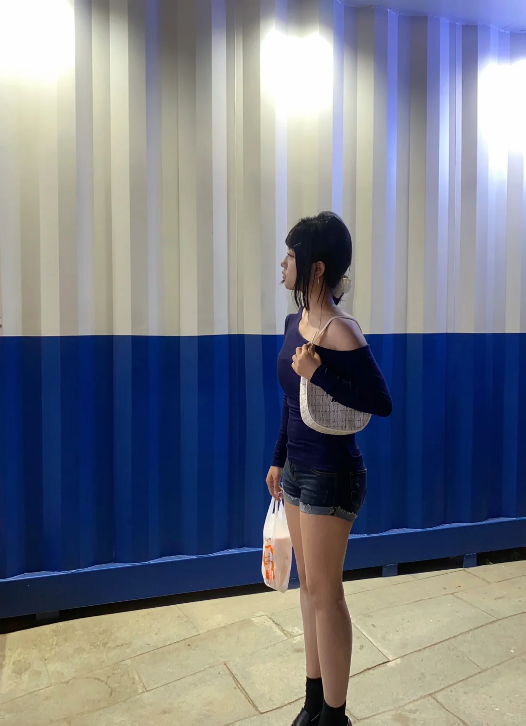 04 160女大学生