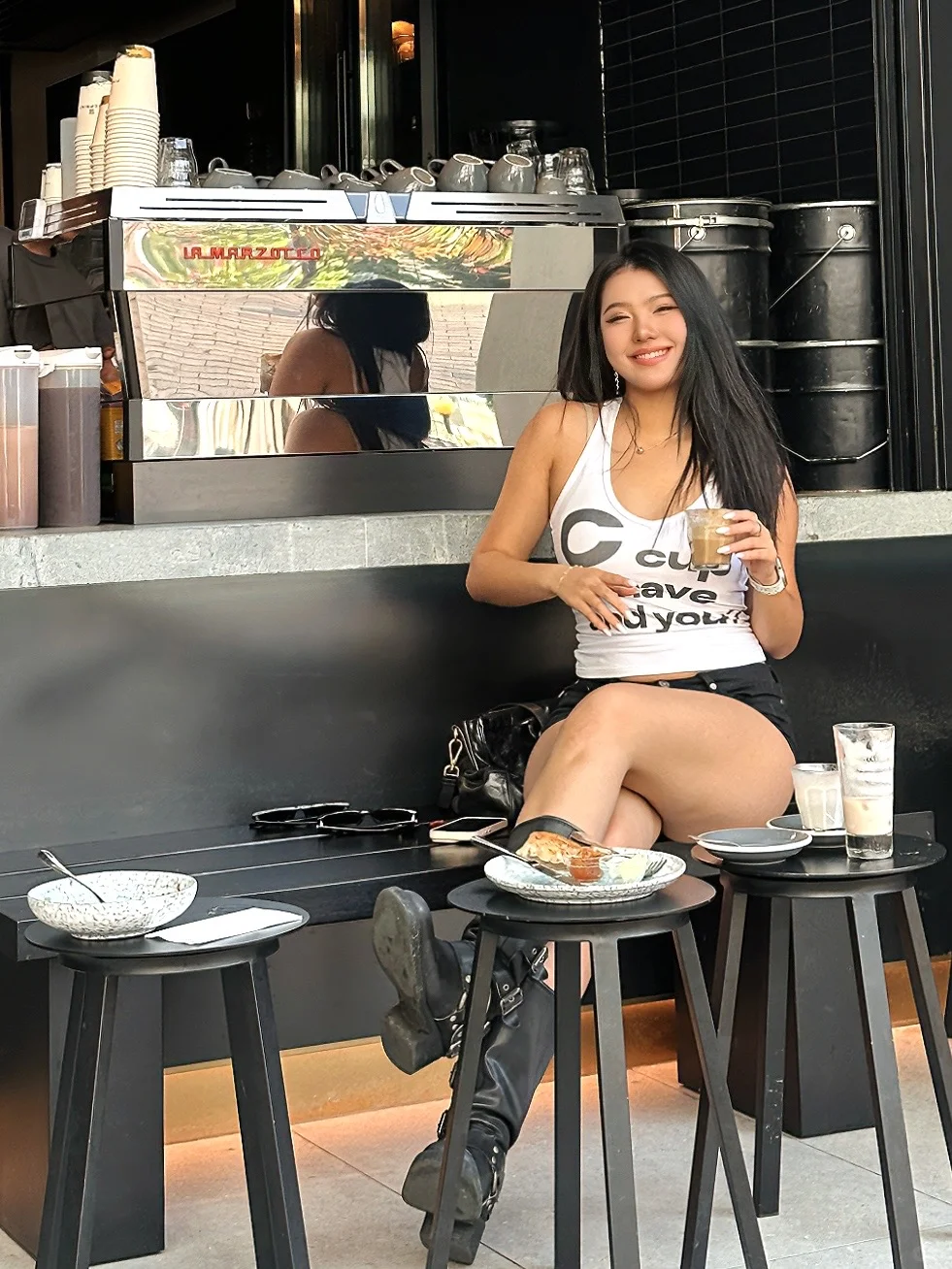香港捞人随手拍的美女..想发照片给她！