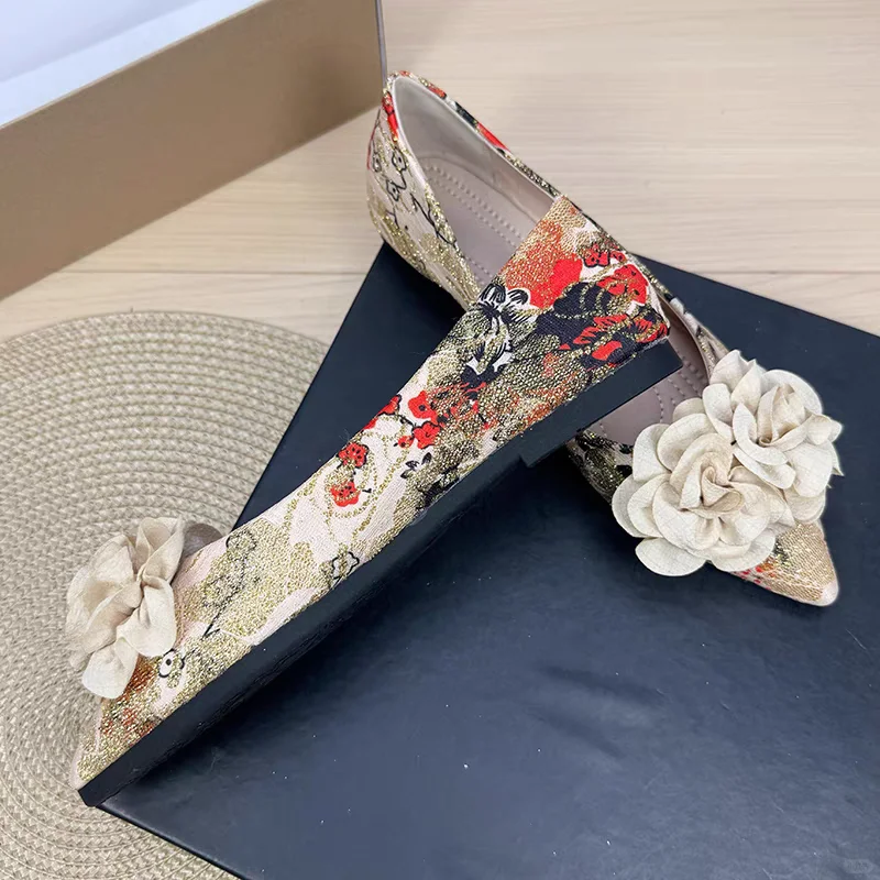 尖头单鞋女复古法式山茶花平底浅口船鞋花朵