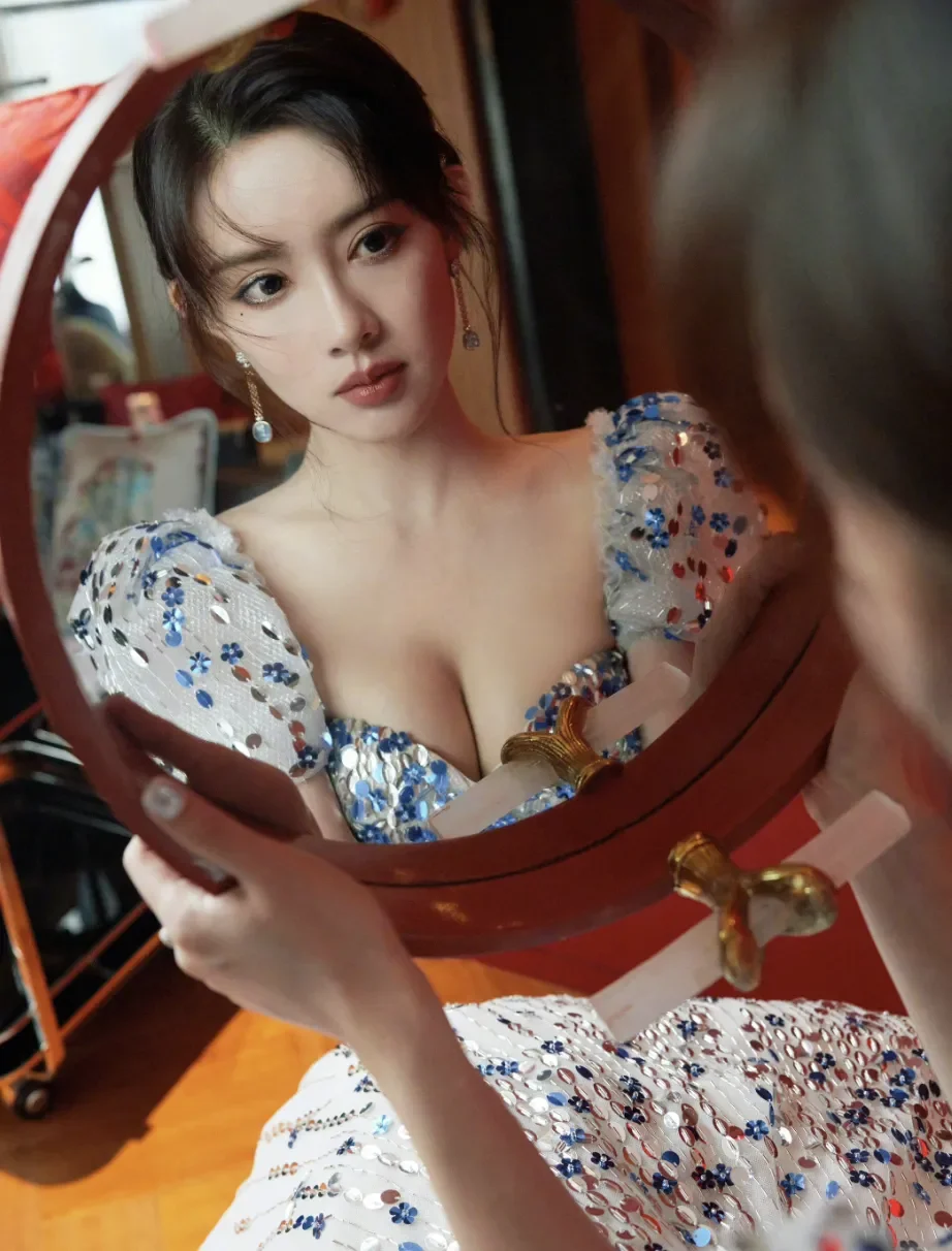 九重紫看了吗？笨蛋美女也有好身材！