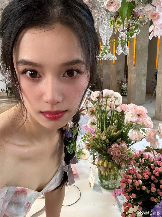 骨相天才张婧仪！眉骨能防晒