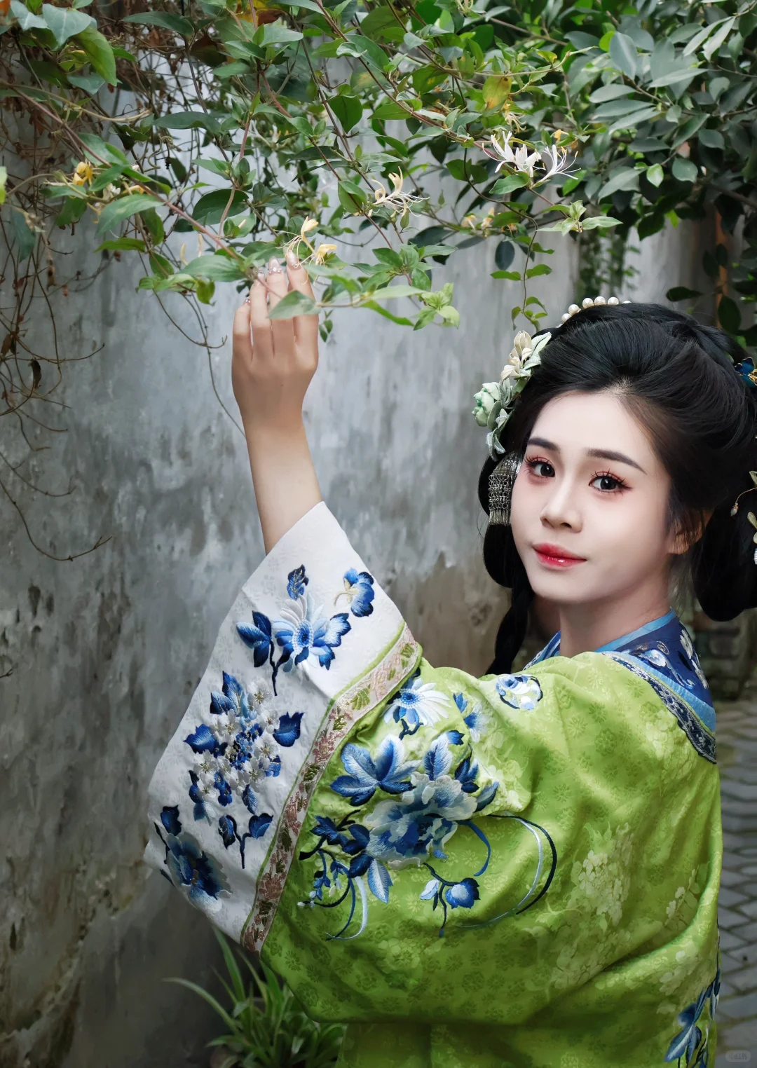 浅浅穿越一下 绿意清新的清汉女！